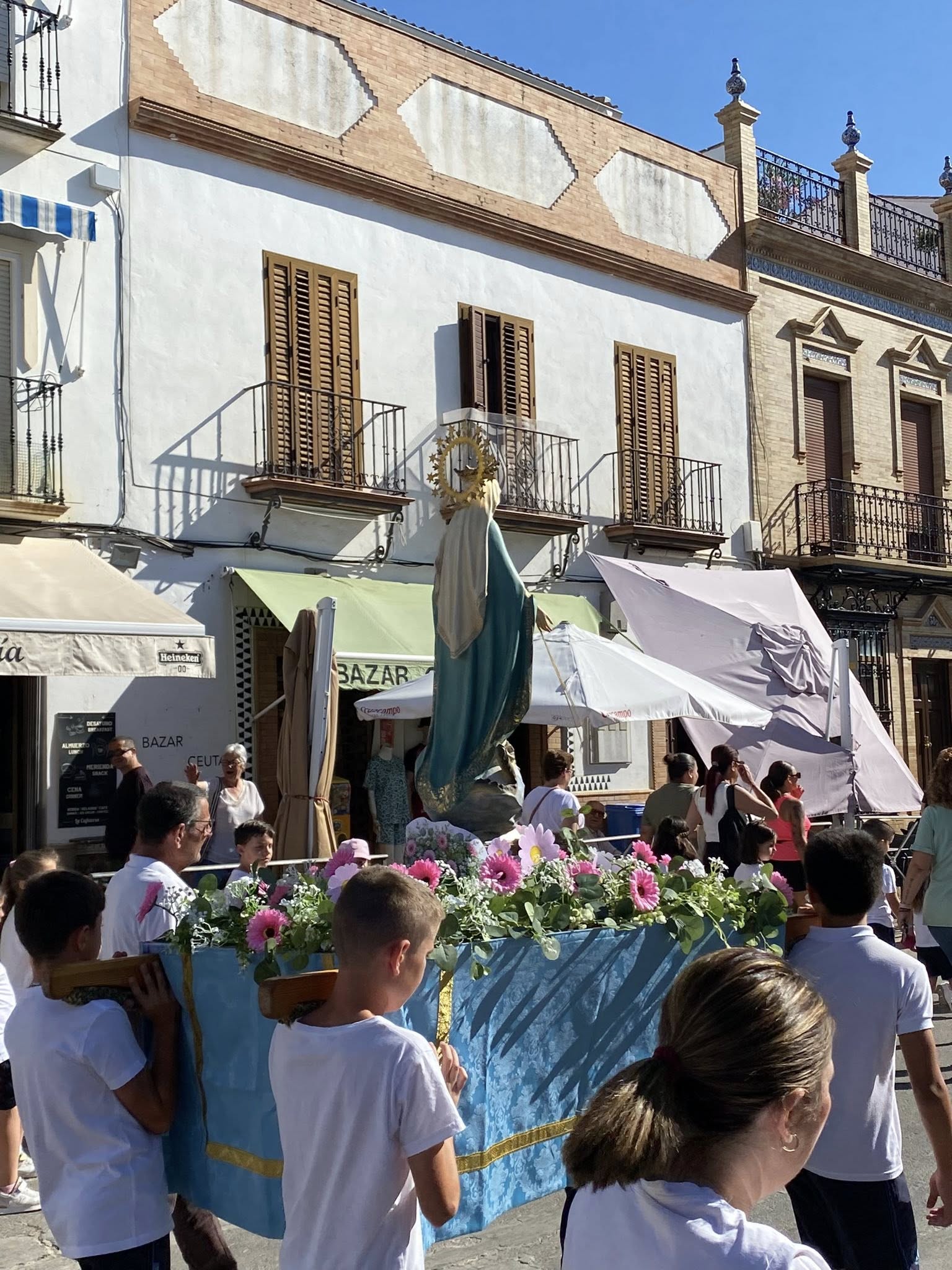 Tradición y devoción en la procesión infantil del Colegio San José
