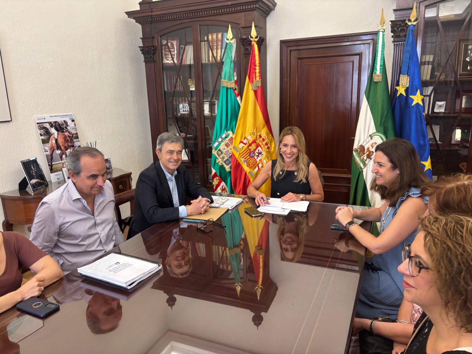 Reunión con la presidenta de la Diputación para presentarle el proyecto del nuevo centro de discapacidad para gravemente afectados